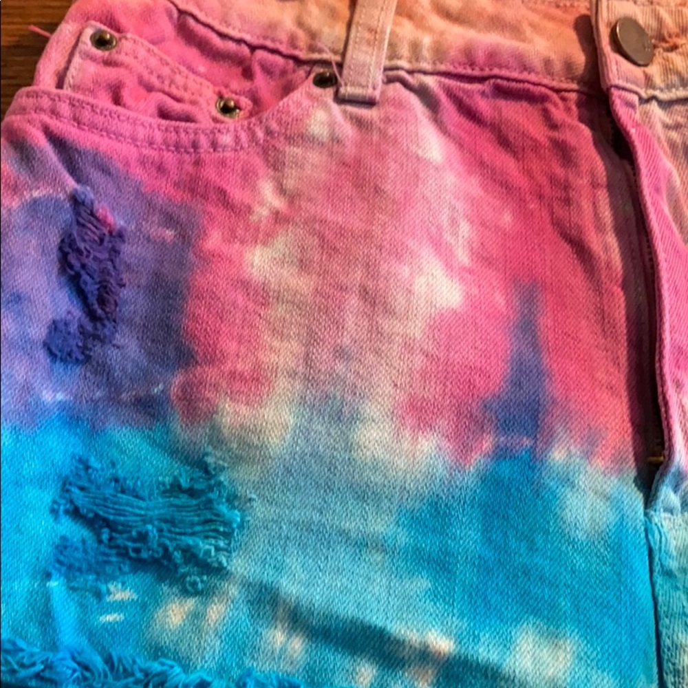 BDG Tie dye cheeky jean shorts - Picture 4 of 5